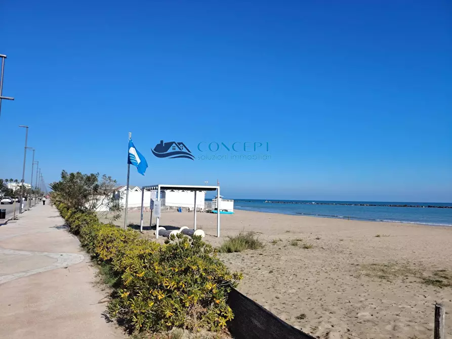 Immagine 4 di Appartamento in vendita  in Lungomare Italia snc a Martinsicuro