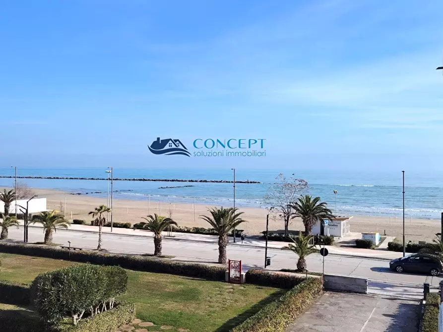 Immagine 1 di Appartamento in vendita  in Lungomare Italia snc a Martinsicuro