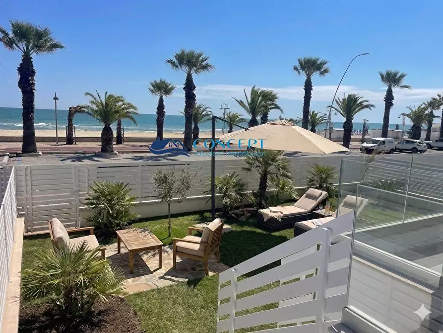Immagine 1 di Appartamento in vendita  in lungomare Sirena snc a Tortoreto