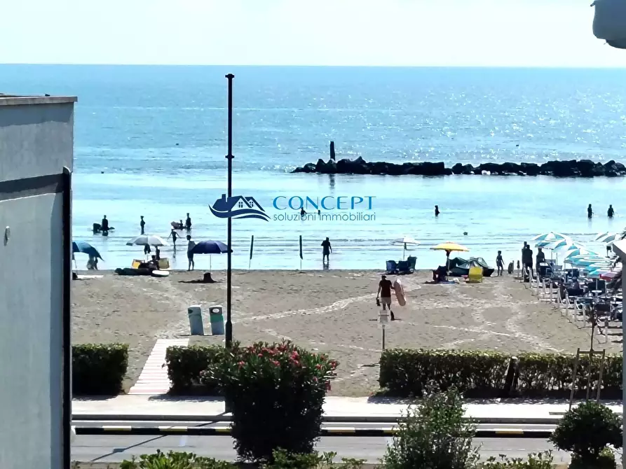 Immagine 11 di Appartamento in vendita  in lungomare Italia snc a Martinsicuro