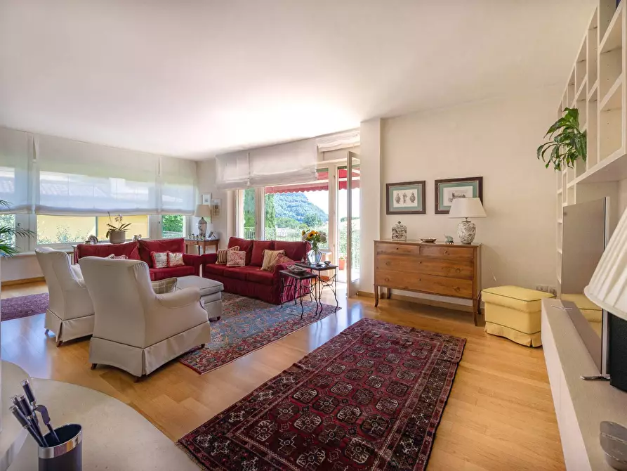 Immagine 43 di Villa in vendita  in P. Farinati 4 a Garda