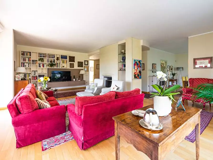 Immagine 46 di Villa in vendita  in P. Farinati 4 a Garda