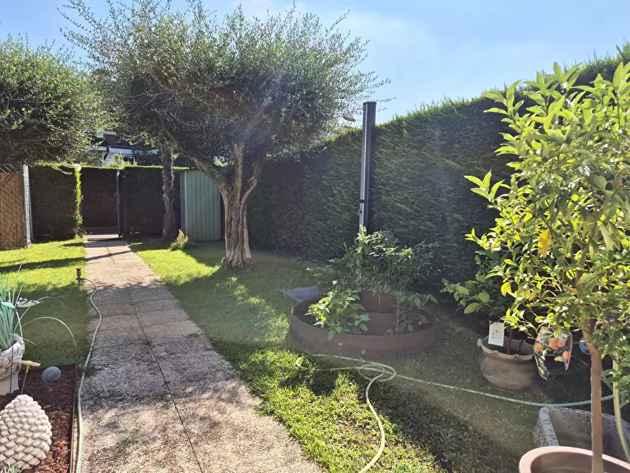 Immagine 34 di Appartamento in vendita  in via dei vigneti 193 a Lazise