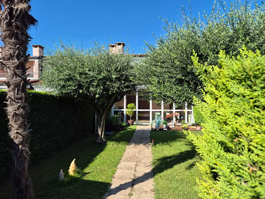 Immagine 35 di Appartamento in vendita  in via dei vigneti 193 a Lazise