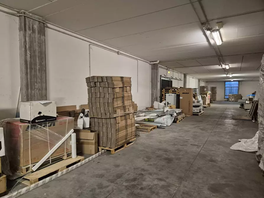 Immagine 9 di Magazzino in vendita  in Pascoli a Affi