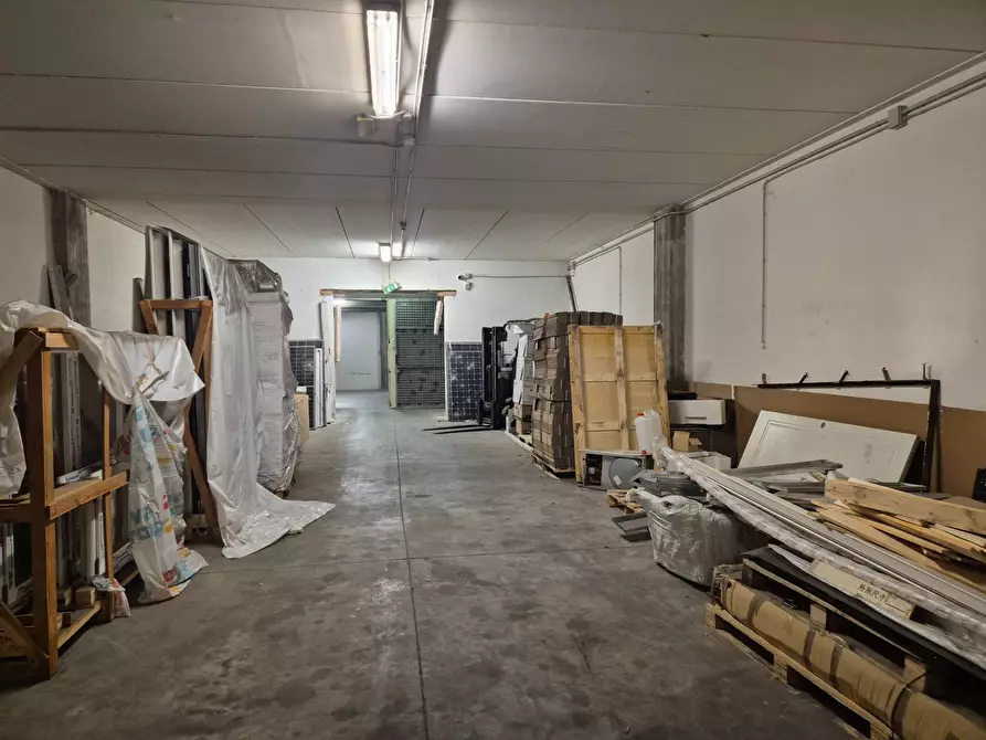 Immagine 10 di Magazzino in vendita  in Pascoli a Affi