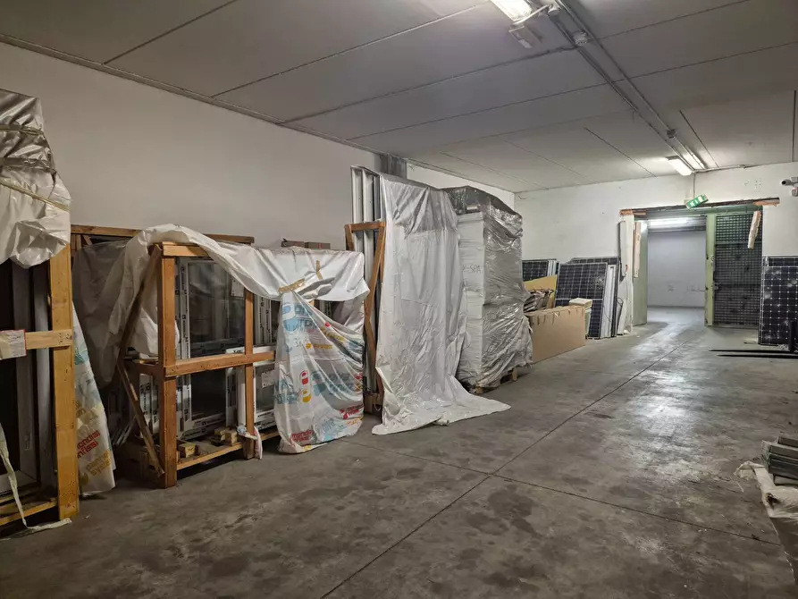 Immagine 11 di Magazzino in vendita  in Pascoli a Affi