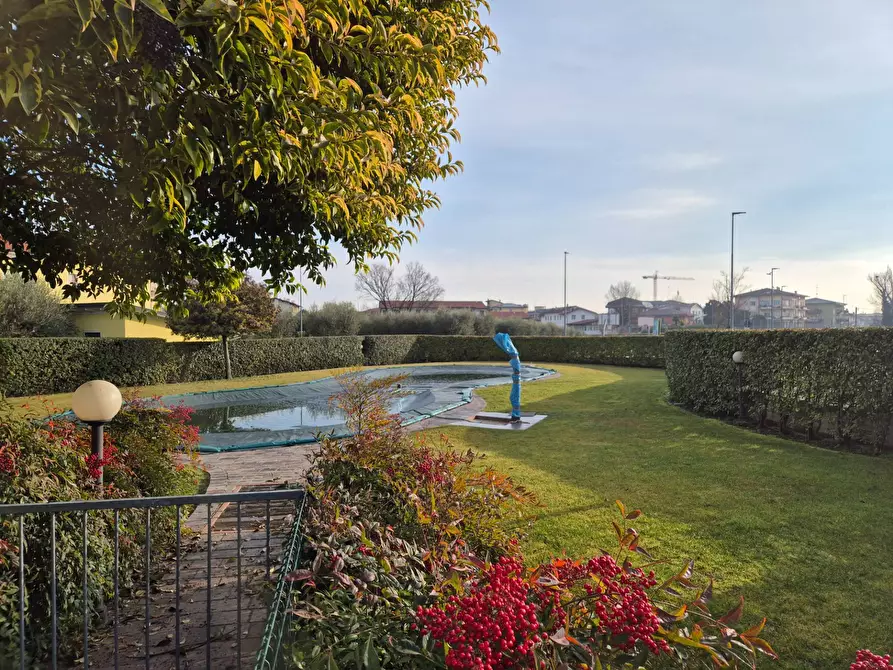 Immagine 3 di Appartamento in vendita  in via Raimondo Vianello 2 a Peschiera Del Garda