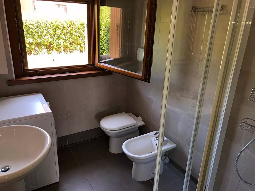 Immagine 26 di Appartamento in vendita  in via Raimondo Vianello 2 a Peschiera Del Garda