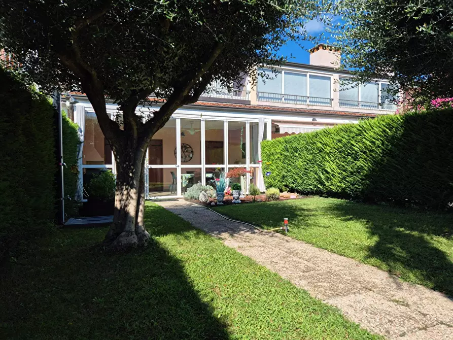 Immagine 3 di Appartamento in vendita  in via dei vigneti 193 a Lazise