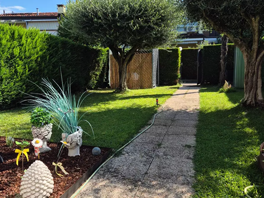 Immagine 18 di Appartamento in vendita  in via dei vigneti 193 a Lazise