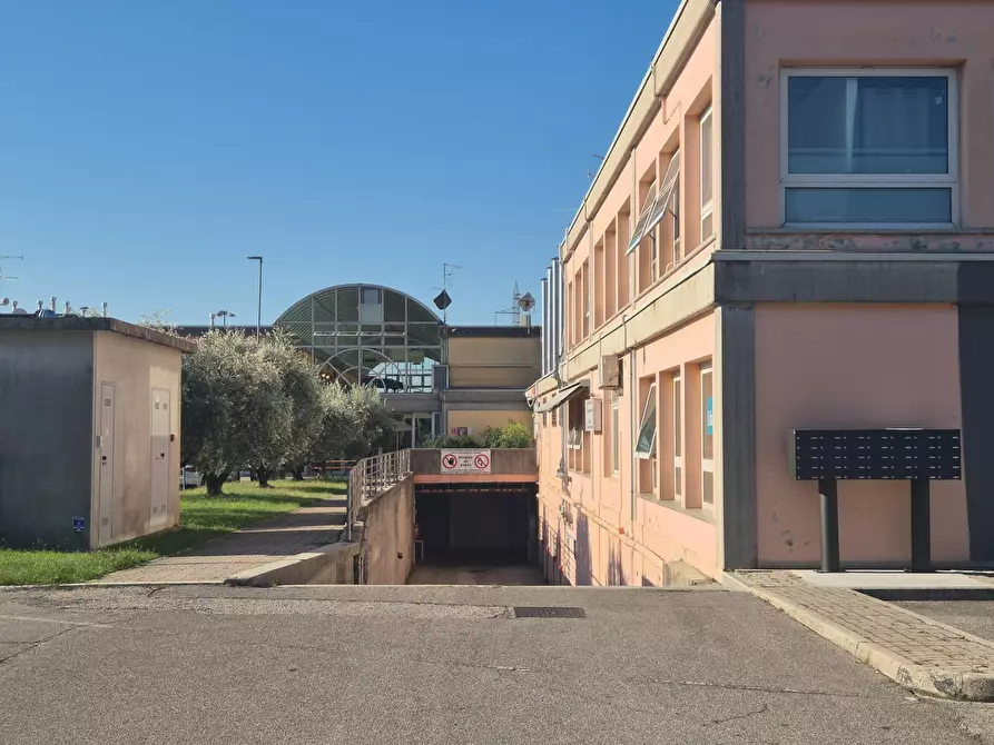 Immagine 2 di Magazzino in vendita  in Via Pascoli a Affi
