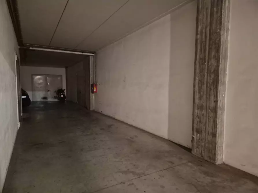 Immagine 4 di Magazzino in vendita  in Via Pascoli a Affi