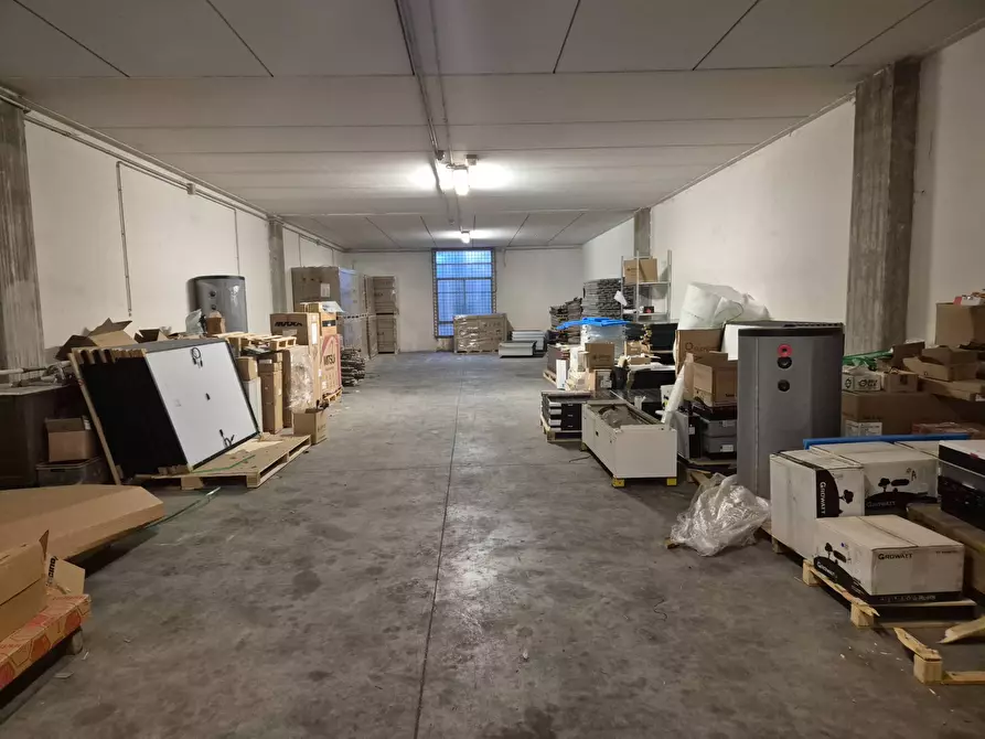 Immagine 5 di Magazzino in vendita  in Via Pascoli a Affi