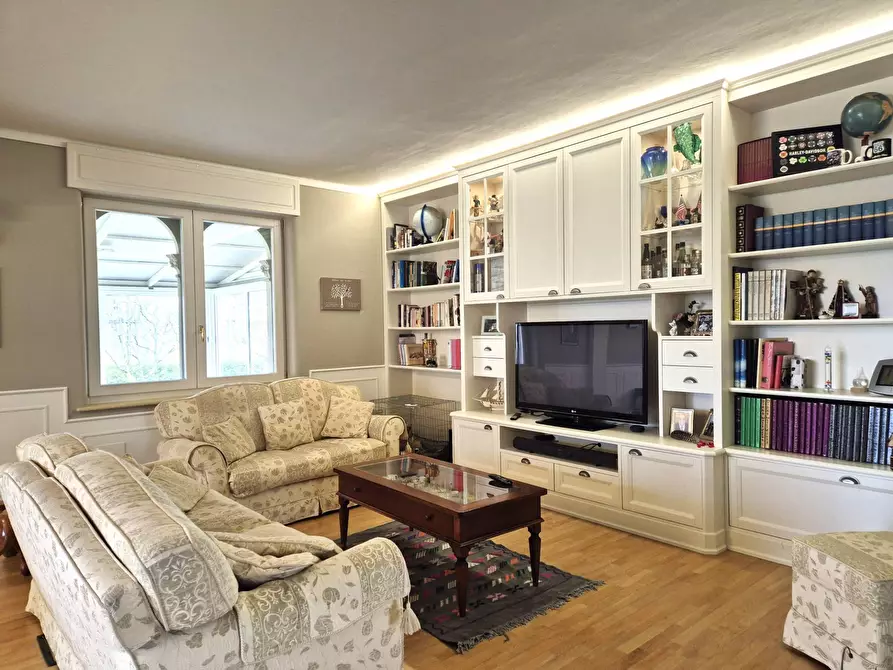 Immagine 1 di Villa in vendita  in via roma 83 a Bussolengo