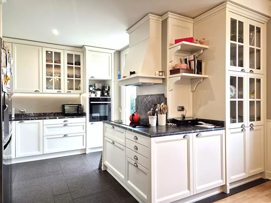 Immagine 5 di Villa in vendita  in via roma 83 a Bussolengo
