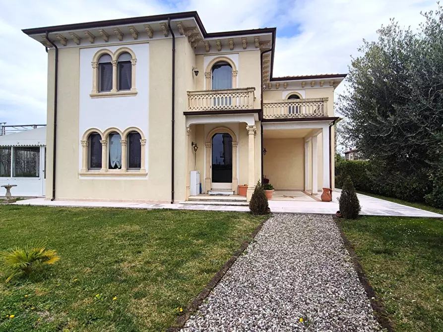 Immagine 26 di Villa in vendita  in via roma 83 a Bussolengo