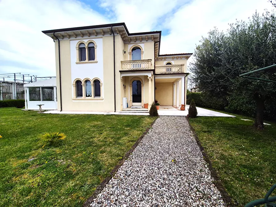 Immagine 27 di Villa in vendita  in via roma 83 a Bussolengo