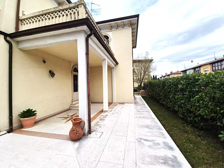 Immagine 29 di Villa in vendita  in via roma 83 a Bussolengo