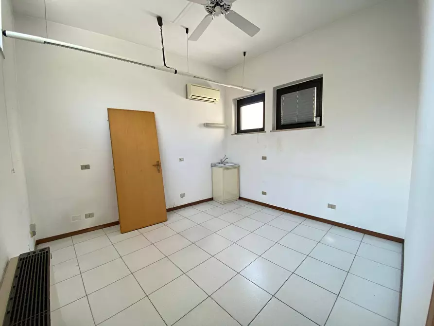 Immagine 4 di Ufficio in vendita  in Vicolo Brennero 2 a Sant'ambrogio Di Valpolicella