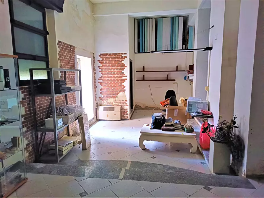 Immagine 6 di Locale commerciale in vendita  in via vittorio veneto a Pontedera