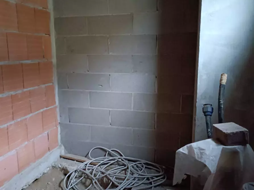 Immagine 3 di Locale commerciale in vendita  in strada provinciale cucigliana lavoria a Crespina Lorenzana