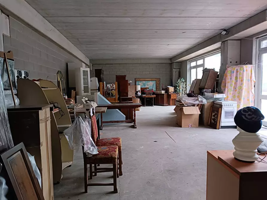 Immagine 4 di Locale commerciale in vendita  in strada provinciale cucigliana lavoria a Crespina Lorenzana