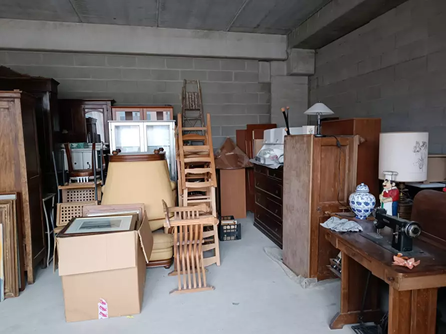 Immagine 5 di Locale commerciale in vendita  in strada provinciale cucigliana lavoria a Crespina Lorenzana