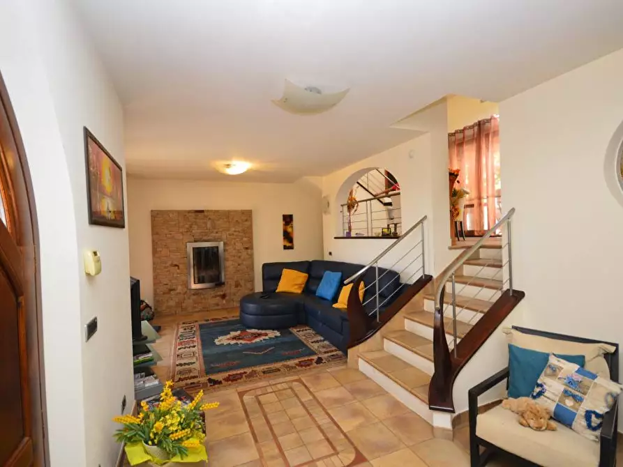 Immagine 2 di Villa in vendita  in via pontesantoro a Collesalvetti