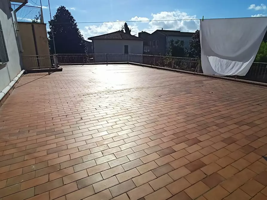 Immagine 2 di Appartamento in vendita  in viale 1  maggio a Ponsacco