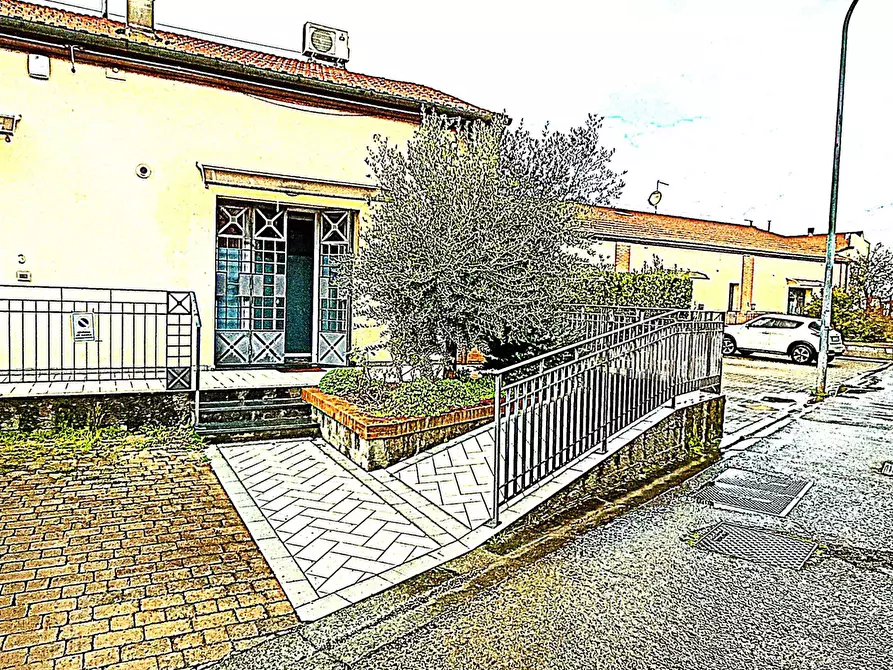 Immagine 18 di Appartamento in vendita  in via fermi a Ponsacco