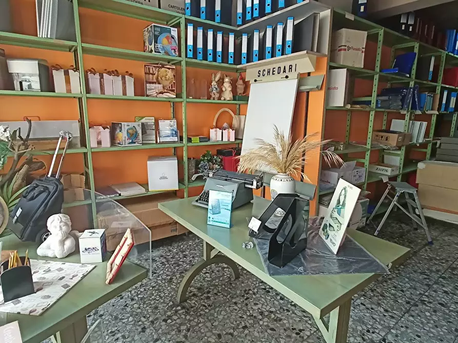 Immagine 2 di Locale commerciale in vendita  in via della misericordia a Pontedera