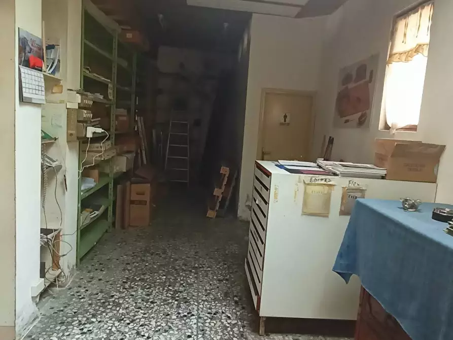 Immagine 6 di Locale commerciale in vendita  in via della misericordia a Pontedera