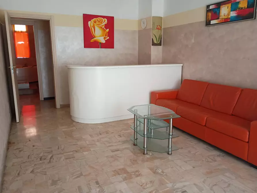 Immagine 1 di Locale commerciale in vendita  in VIA BRIGATE PARTIGIANE a Pontedera