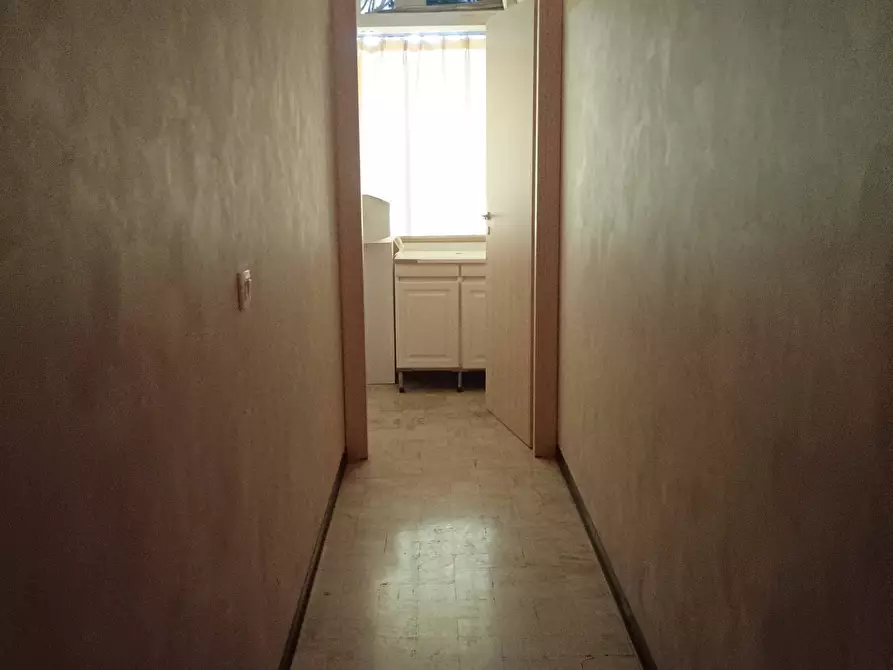 Immagine 3 di Locale commerciale in vendita  in VIA BRIGATE PARTIGIANE a Pontedera