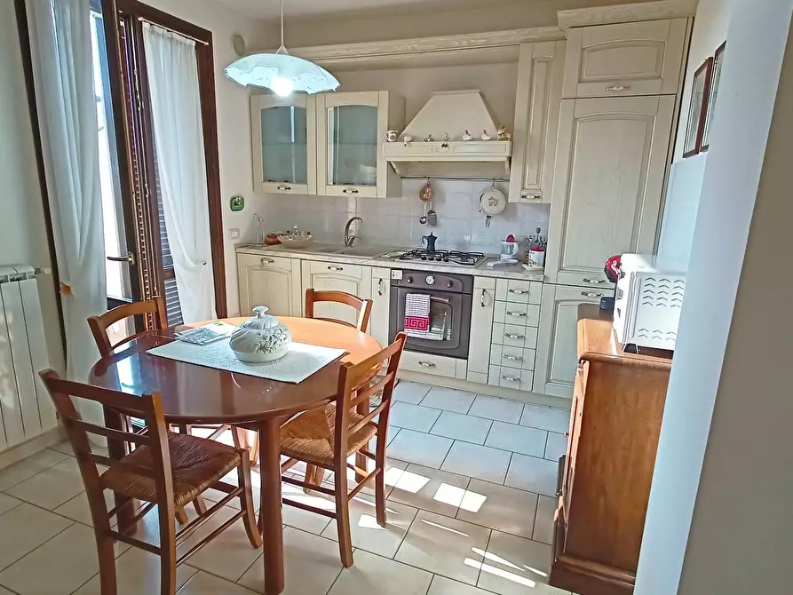 Immagine 1 di Appartamento in vendita  in via aldo moro a Crespina Lorenzana