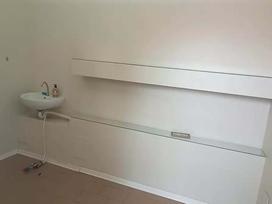 Immagine 3 di Attività commerciale in affitto  in via Rossini a Casciana Terme Lari