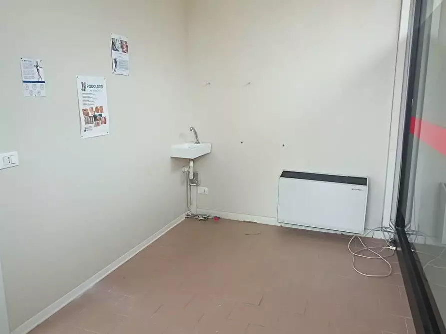 Immagine 5 di Attività commerciale in affitto  in via Rossini a Casciana Terme Lari