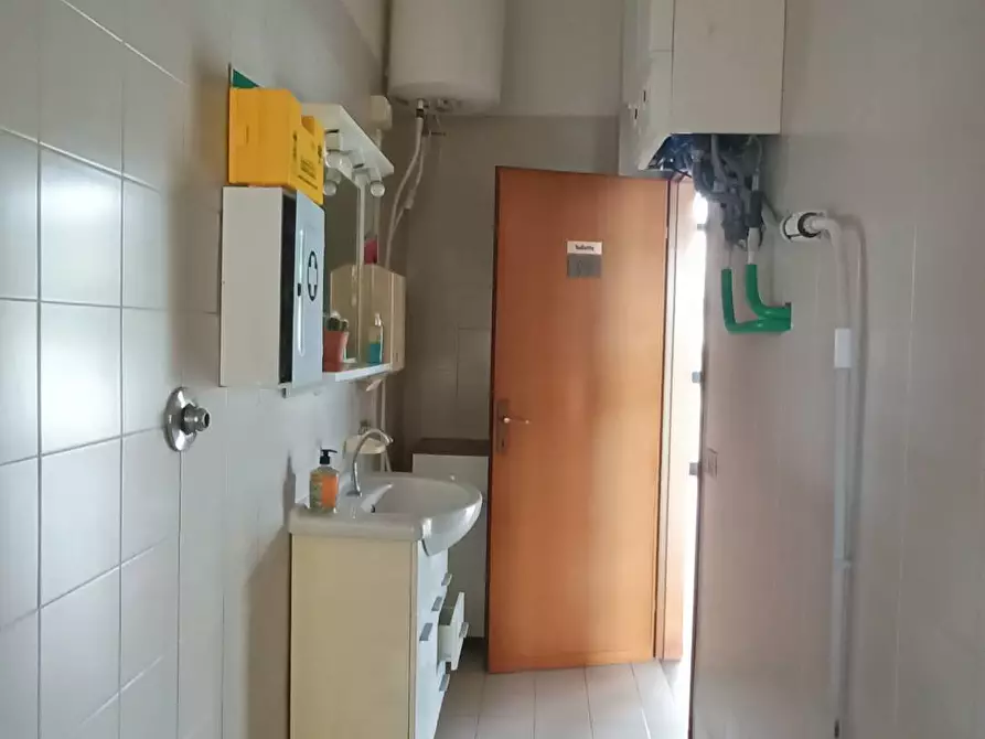 Immagine 10 di Attività commerciale in affitto  in via Rossini a Casciana Terme Lari