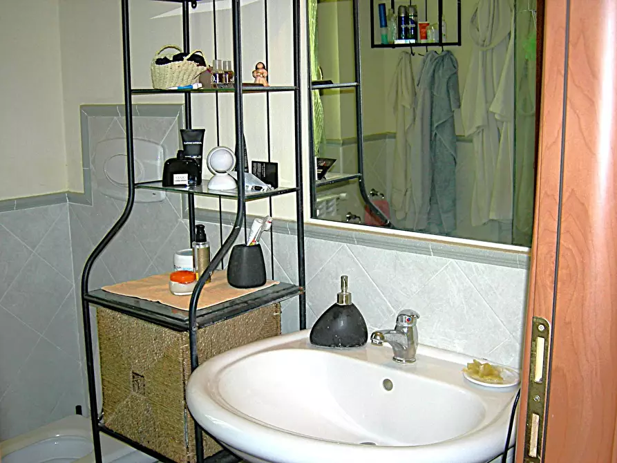 Immagine 13 di Appartamento in vendita  in via colline per legoli a Pontedera