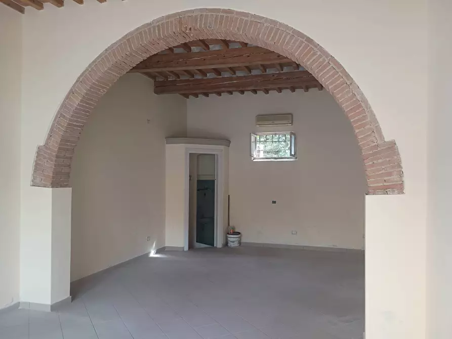 Immagine 1 di Locale commerciale in affitto  in via valdera a Ponsacco