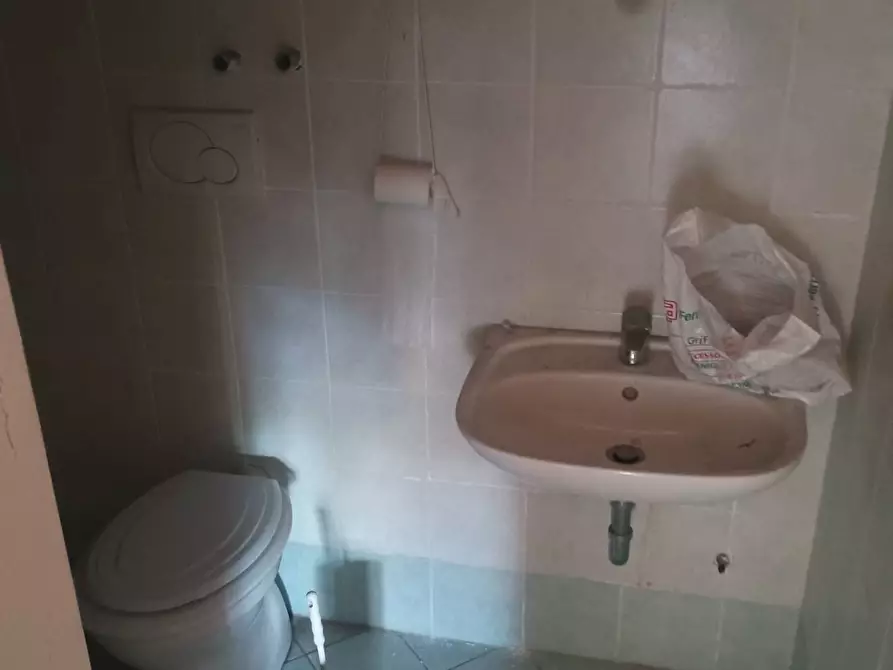 Immagine 5 di Locale commerciale in affitto  in via valdera a Ponsacco