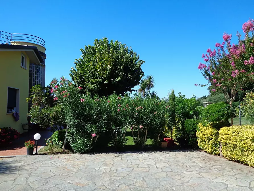 Immagine 16 di Villa in vendita  a Montignoso