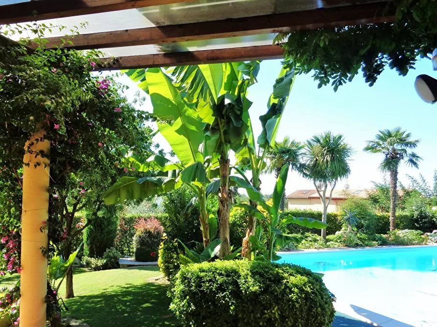 Immagine 23 di Villa in vendita  a Montignoso