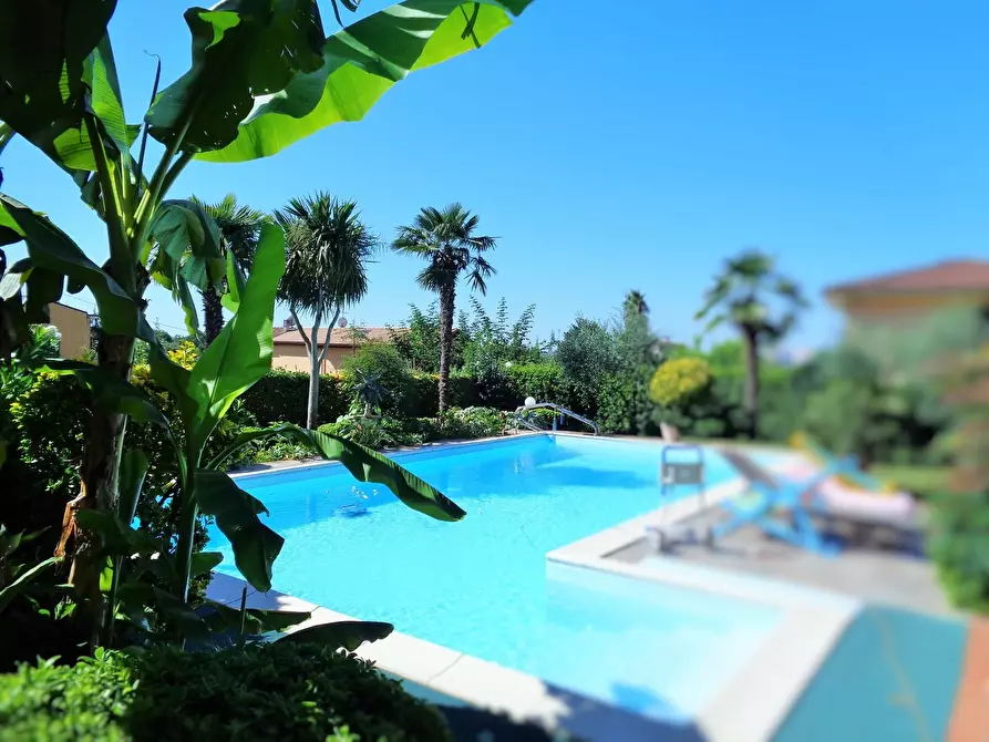 Immagine 2 di Villa in vendita  a Montignoso