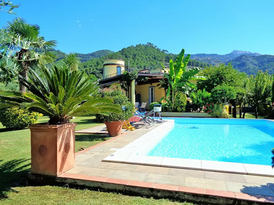 Immagine 26 di Villa in vendita  a Montignoso