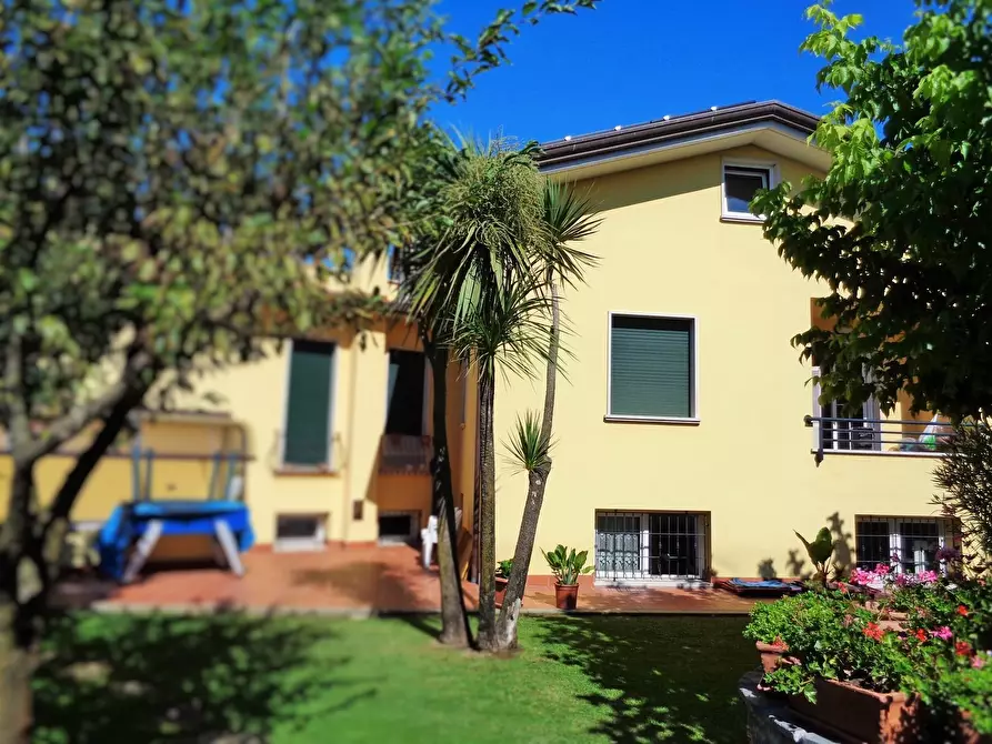 Immagine 35 di Villa in vendita  a Montignoso