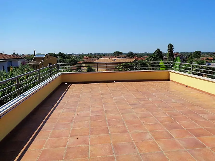 Immagine 39 di Villa in vendita  a Montignoso