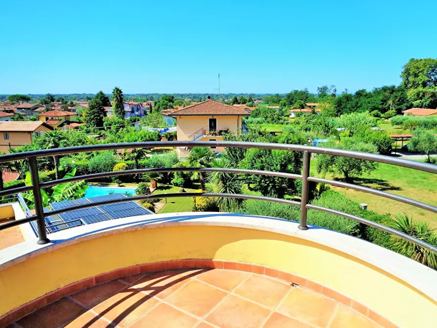 Immagine 50 di Villa in vendita  a Montignoso