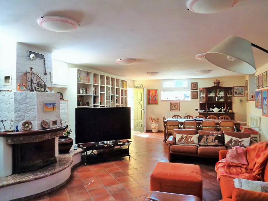 Immagine 51 di Villa in vendita  a Montignoso